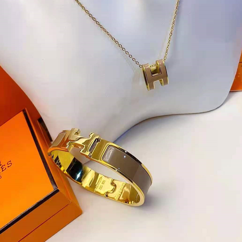 Fashion Luxury Necklace and Bracelet Set