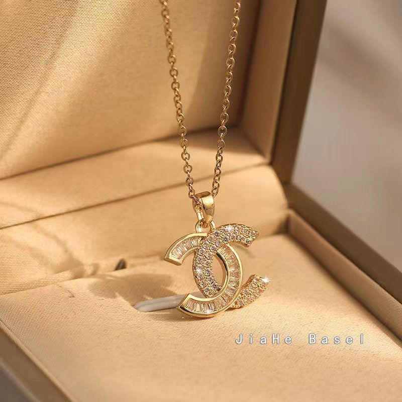 Advanced design, light luxury, double-layer letter clavicle chain