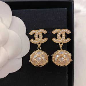 Small fragrant diamond pearl earrings
